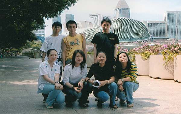 2004年学生游玩合影